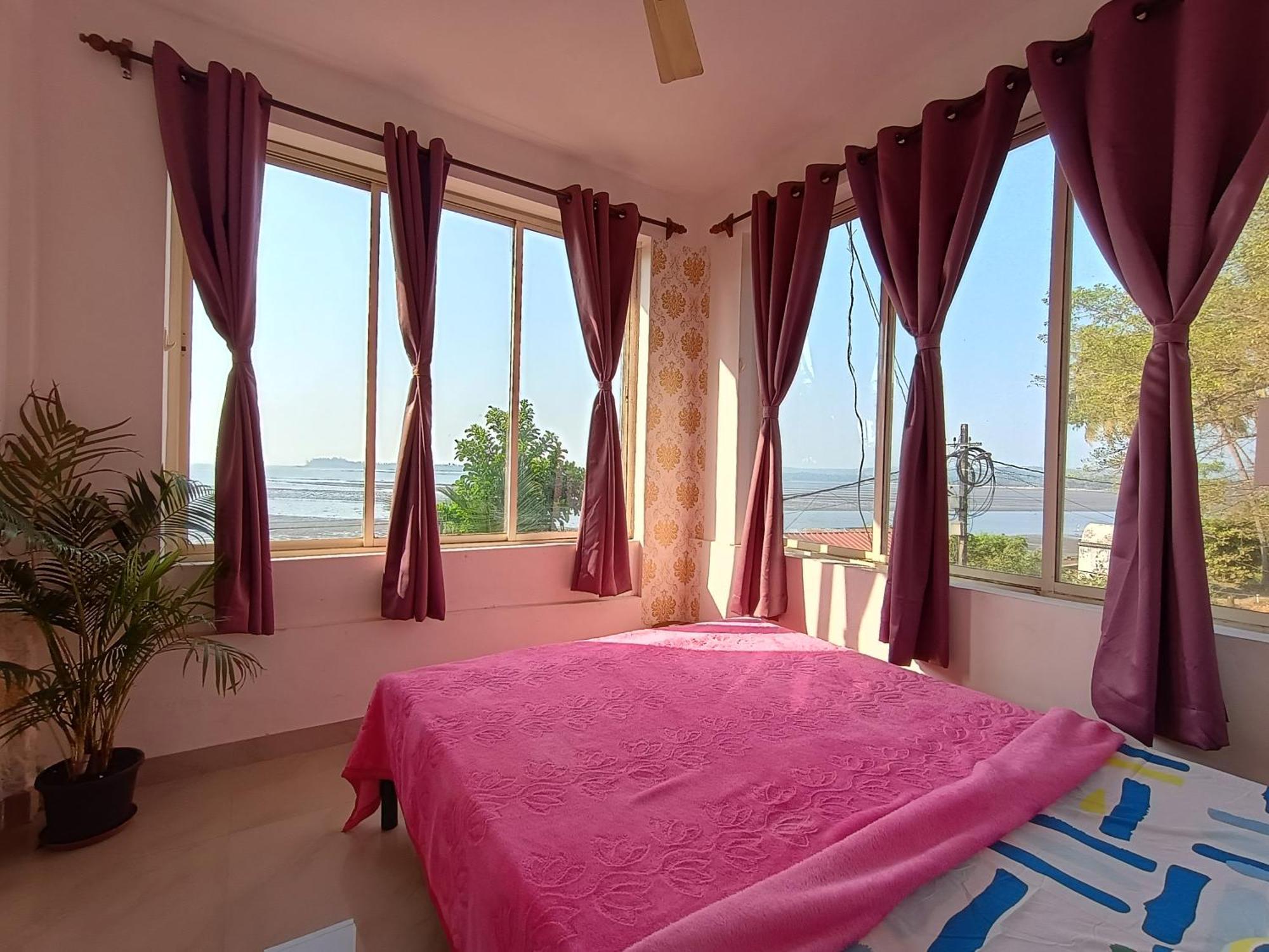 Gs Home On The Bay - Super Sea View Glass Studio Apartment Вагатор Экстерьер фото