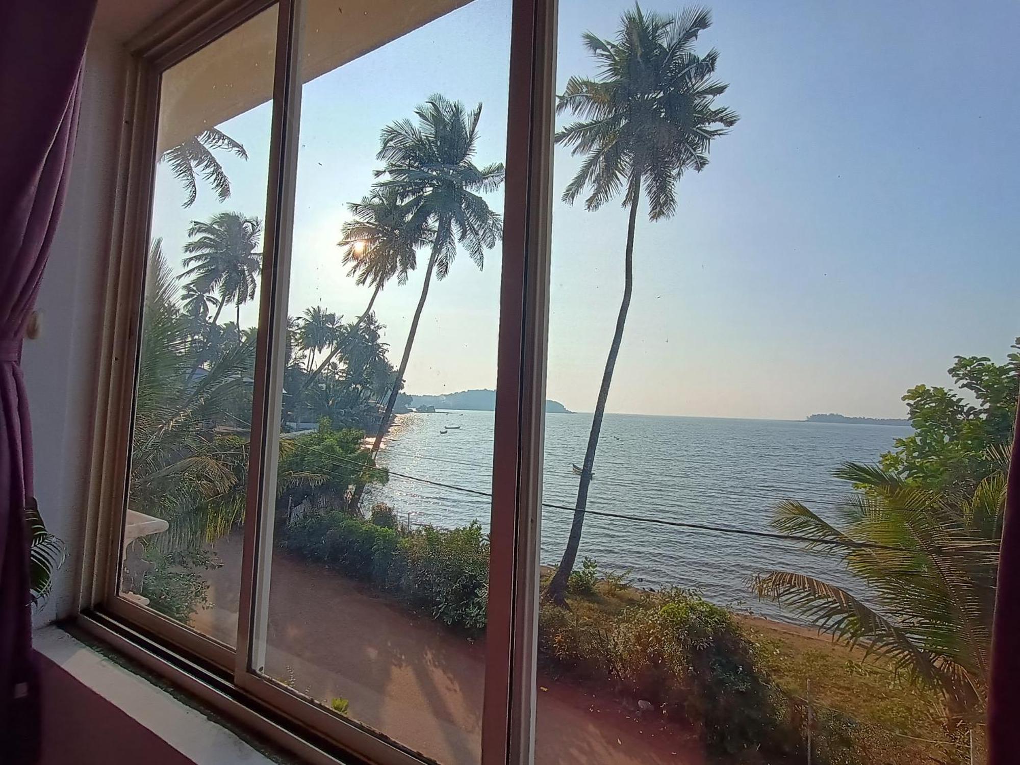 Gs Home On The Bay - Super Sea View Glass Studio Apartment Вагатор Экстерьер фото