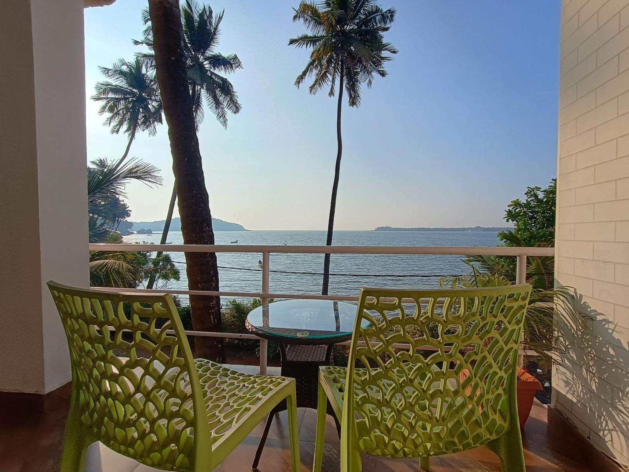 Gs Home On The Bay - Super Sea View Glass Studio Apartment Вагатор Экстерьер фото